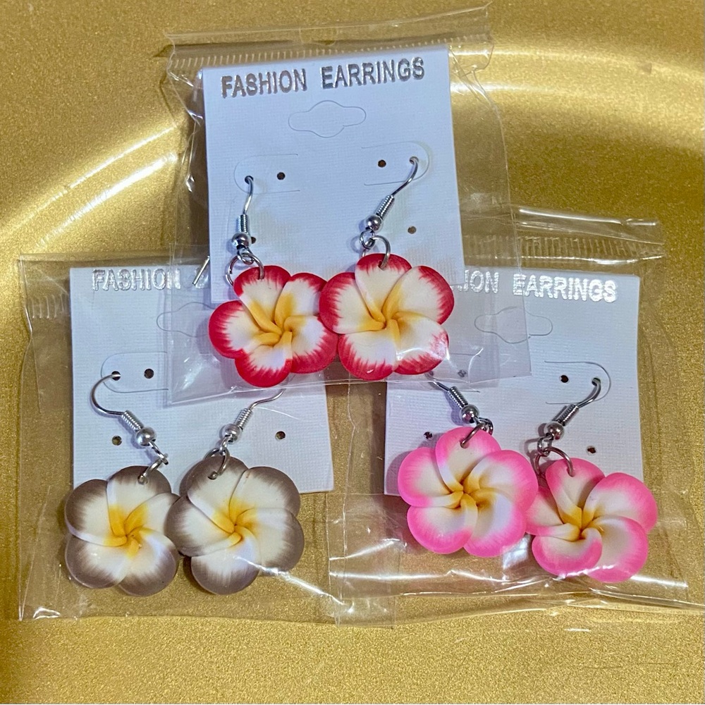 - 🌺 Hawaiian floral earrings lot 3 plumeria clay lightweight w silver hooks NWT